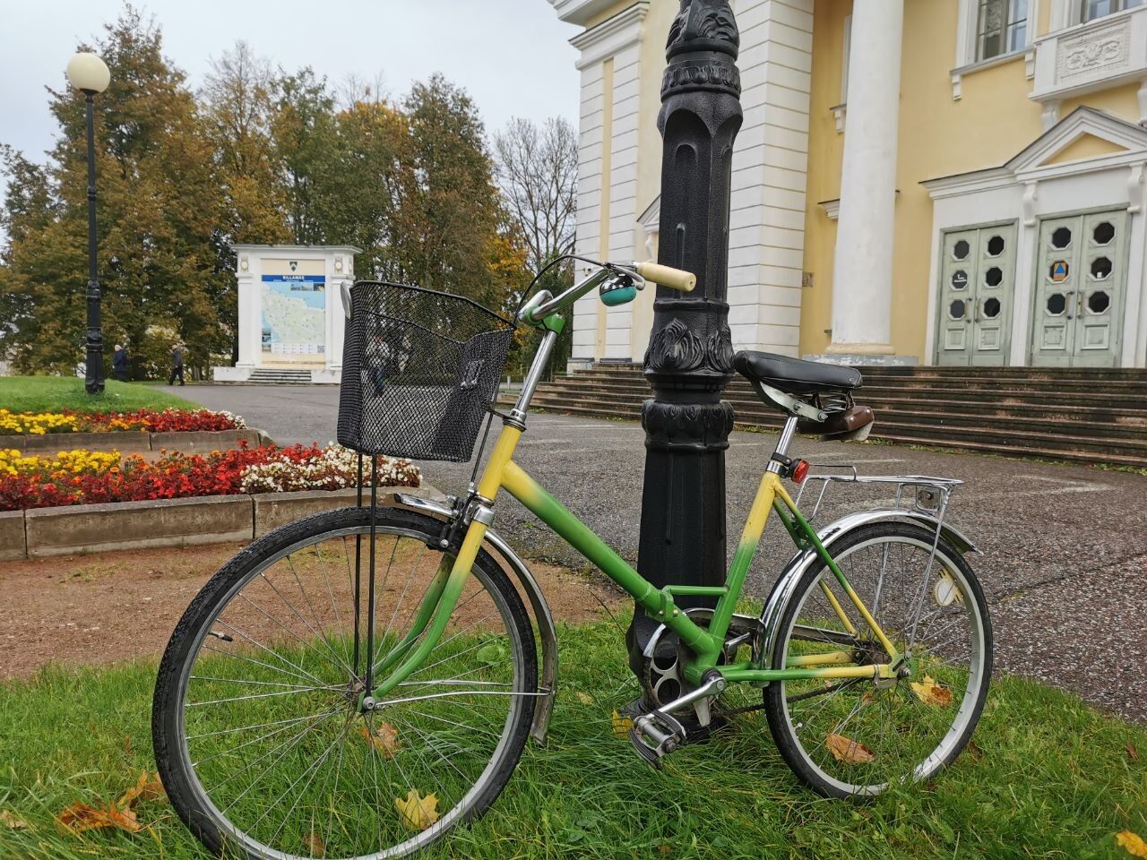Bike: Green and yellow